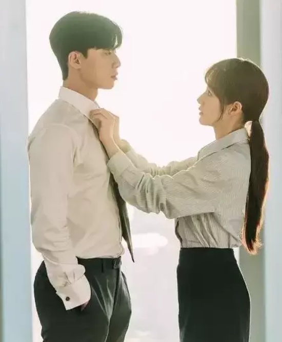 蛋蛋妹和助理奇怎么这么像（蛋蛋妹和助理奇的相似之处）