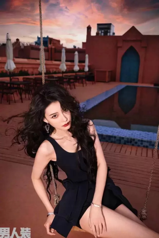 孙怡《男人装》杂志封面写真， 一头卷发风情万种