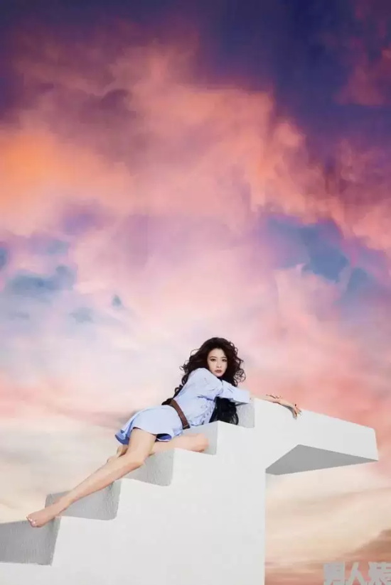 孙怡《男人装》杂志封面写真， 一头卷发风情万种