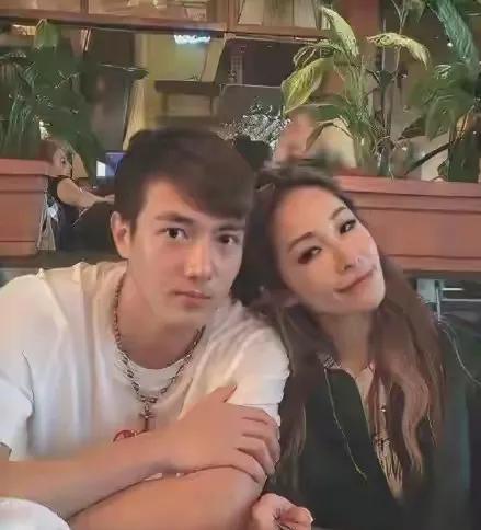 萧亚轩的历届男友个个帅气小鲜肉（萧亚轩的璀璨情史）(50)