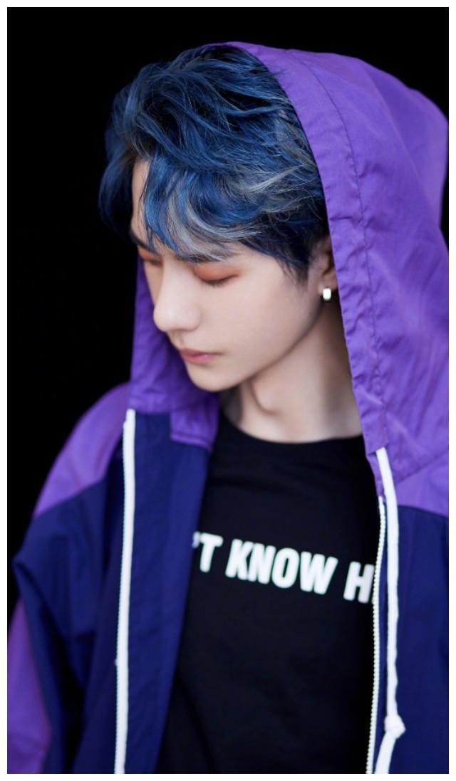 王一博超帅高清无水印壁纸图片，是我们的酷盖男孩呀！