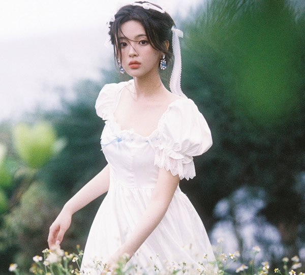 杨超越多高真实身高体重