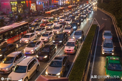 历年国庆假期高速公路拥堵组图，今年你又堵在路上了吗？