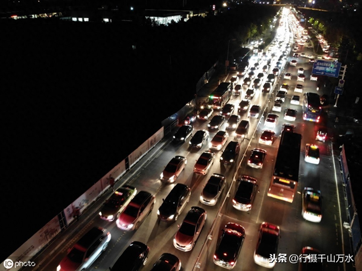历年国庆假期高速公路拥堵组图，今年你又堵在路上了吗？