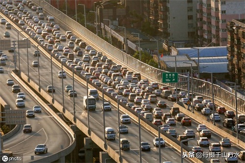 历年国庆假期高速公路拥堵组图，今年你又堵在路上了吗？