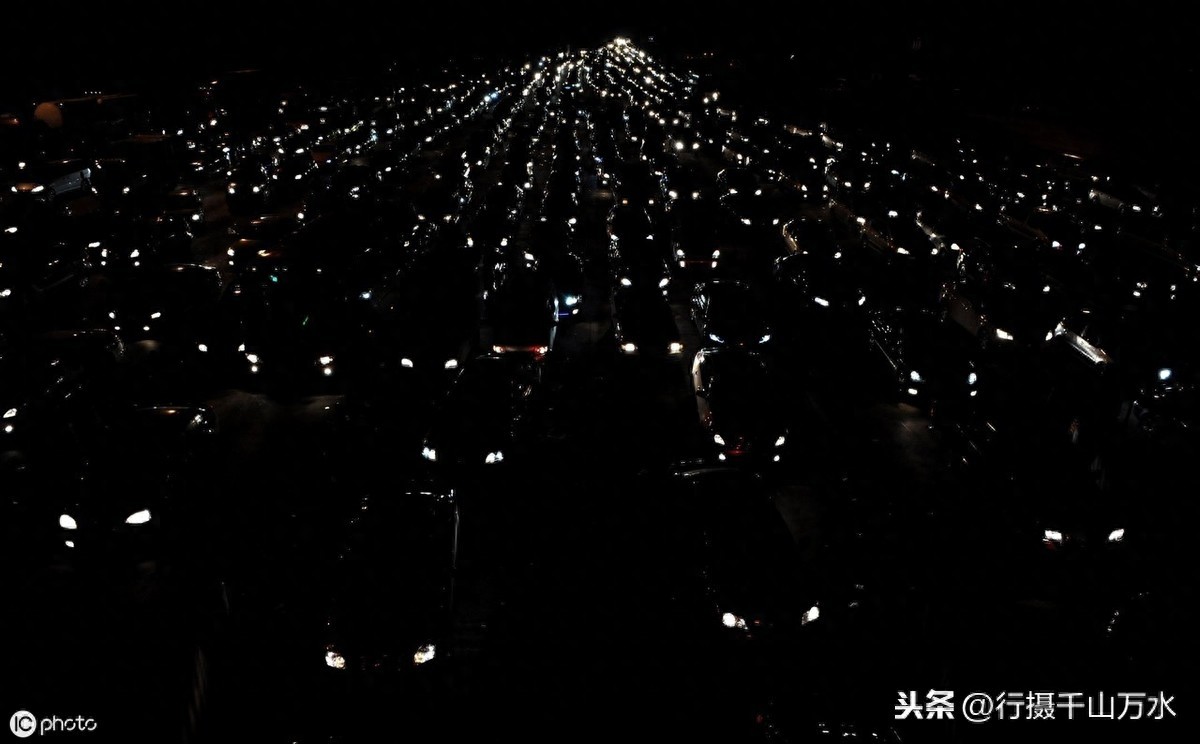 历年国庆假期高速公路拥堵组图，今年你又堵在路上了吗？