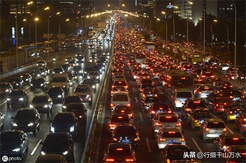历年国庆假期高速公路拥堵组图，今年你又堵在路上了吗？