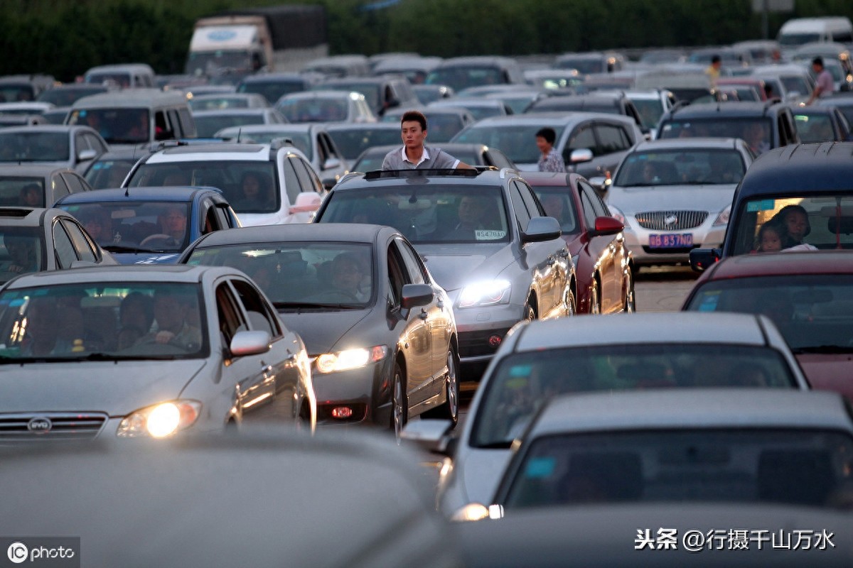 历年国庆假期高速公路拥堵组图，今年你又堵在路上了吗？