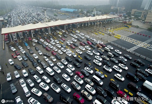 历年国庆假期高速公路拥堵组图，今年你又堵在路上了吗？