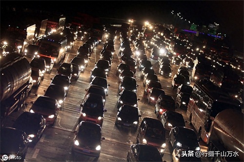 历年国庆假期高速公路拥堵组图，今年你又堵在路上了吗？