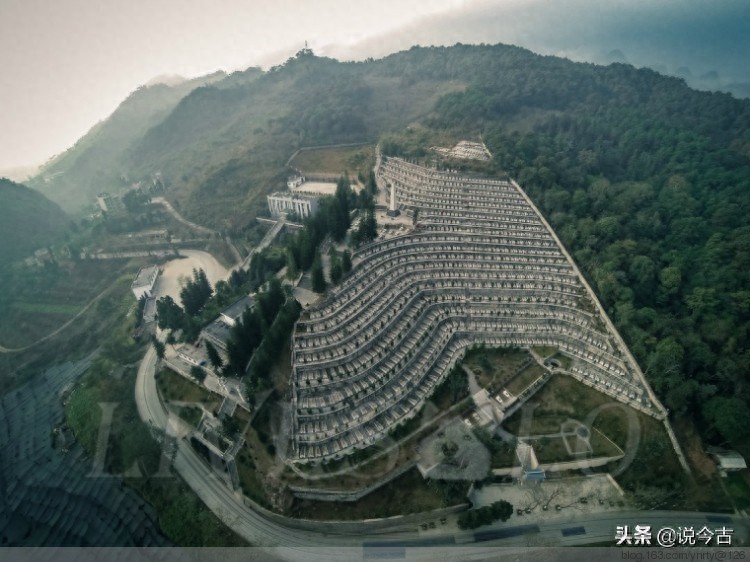 在今天这个日子，我们不能忘记这个地方，云南麻栗坡烈士陵园