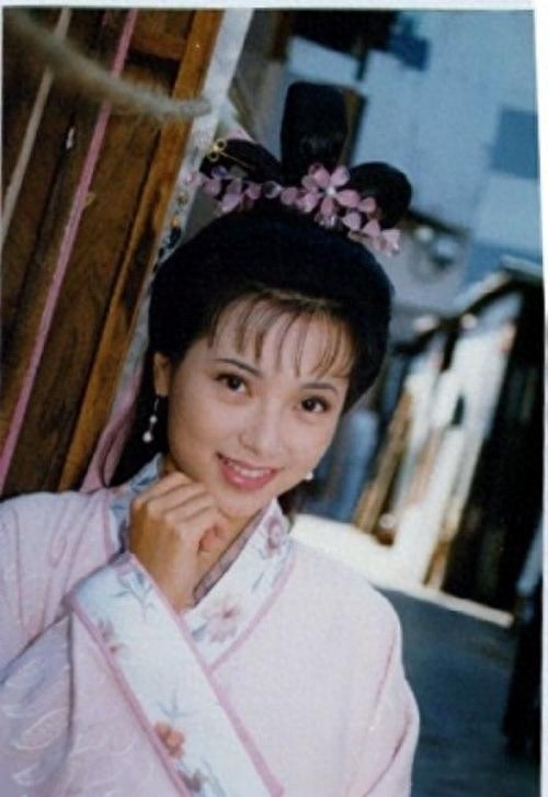 傅明宪：最经典版郭芙，TVB的花旦之一，嫁入豪门后生活奢靡