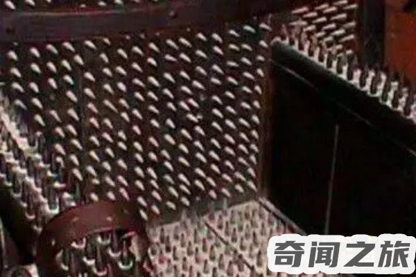 审讯犯人的椅子叫什么(审讯椅的用途)(2)_