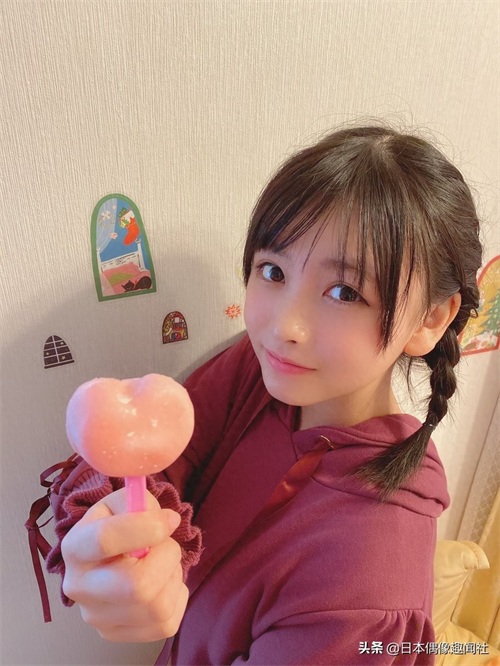 16岁日本女孩的可爱街拍,青春气息洋溢