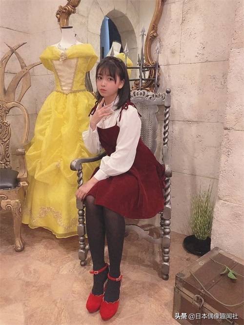 16岁日本女孩的可爱街拍,青春气息洋溢