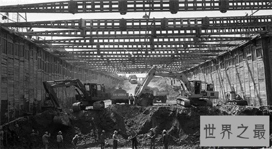 世界上最接近地面的地铁，离地面仅两米却扛住了大地震