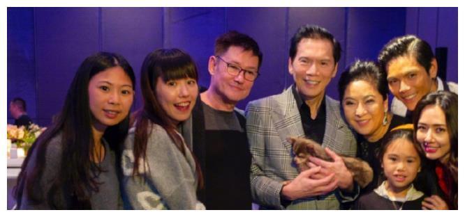 原来郭碧婷是家中长女，也是颜值最高的，最小妹妹长相一言难尽