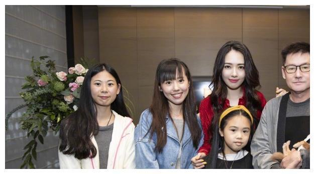 原来郭碧婷是家中长女，也是颜值最高的，最小妹妹长相一言难尽