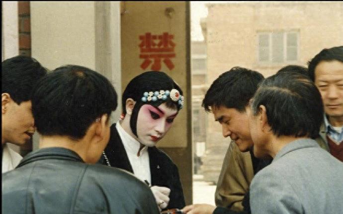 电影《霸王别姬》拍摄时的一些珍贵幕后花絮…世间再无张国荣