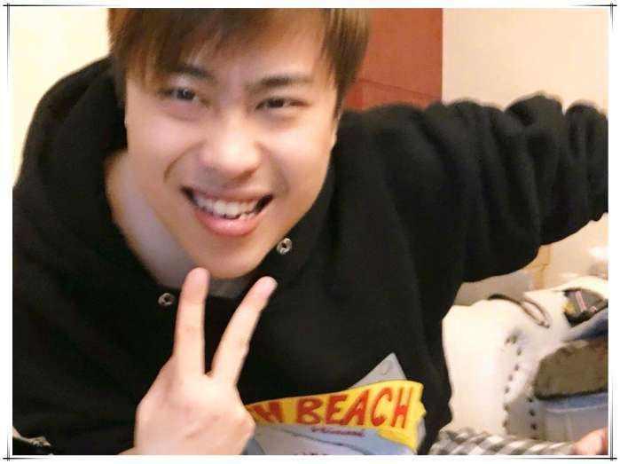 卢本伟:脑洞大开,牛人写五五开倒述故事,网友:摇身一变贼励志