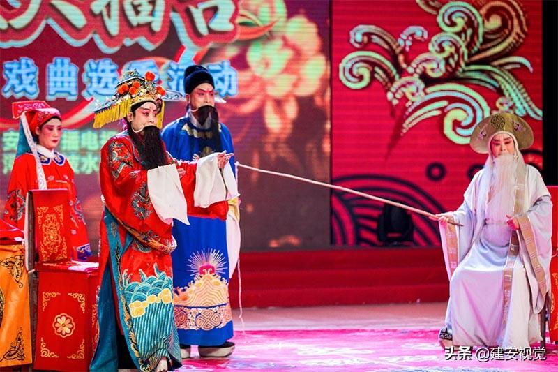 文王拉纤八百单八步,姜子牙悬棺保了周朝808年