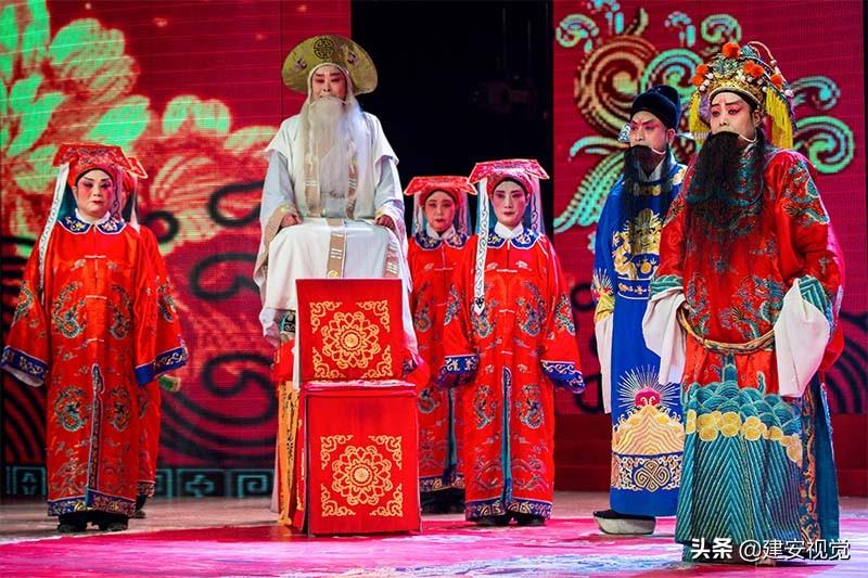 文王拉纤八百单八步,姜子牙悬棺保了周朝808年