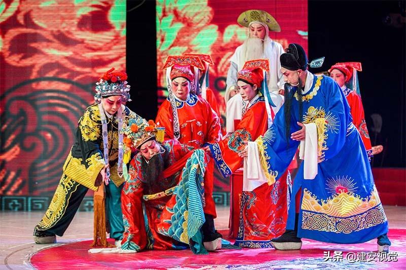 文王拉纤八百单八步,姜子牙悬棺保了周朝808年