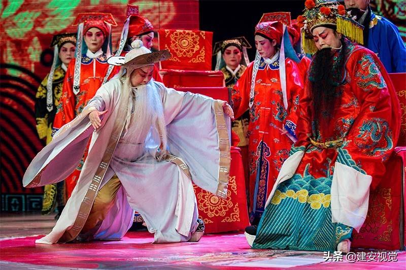 文王拉纤八百单八步,姜子牙悬棺保了周朝808年
