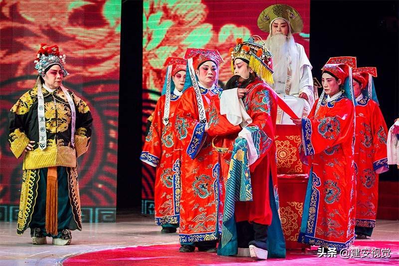 文王拉纤八百单八步,姜子牙悬棺保了周朝808年