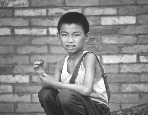 老照片带你追忆80后童年，每张照片都是讲不完的故事！